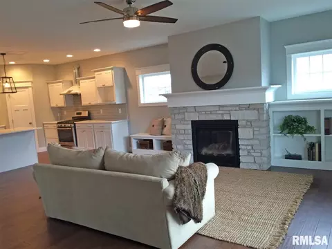 6 Holborn Ct, Washington, IL 61571 photo 3