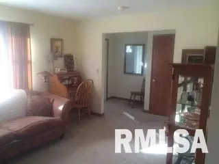 2007 Oak Dr, Eureka, IL 61530 photo 2