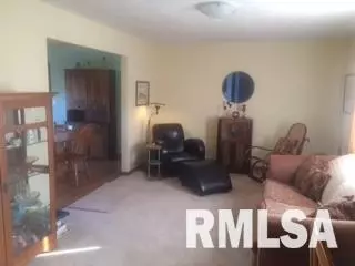 2007 Oak Dr, Eureka, IL 61530 photo 4