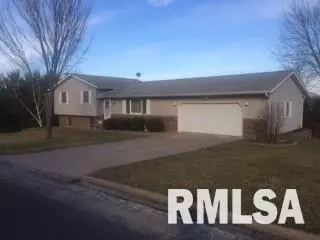 2007 Oak Dr, Eureka, IL 61530 photo 1