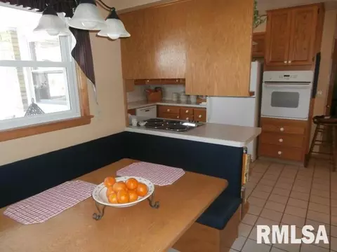 614 W Burton, Eureka, IL 61530 photo 12