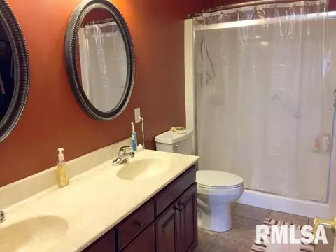 720 Telecom Dr, Fairview, IL 61432 photo 9