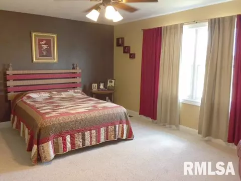 720 Telecom Dr, Fairview, IL 61432 photo 7