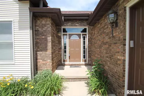 1315 Amanda Dr, Metamora, IL 61548 photo 2