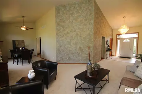 1315 Amanda Dr, Metamora, IL 61548 photo 4