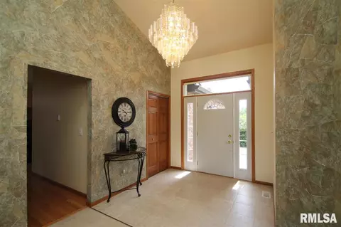 1315 Amanda Dr, Metamora, IL 61548 photo 3