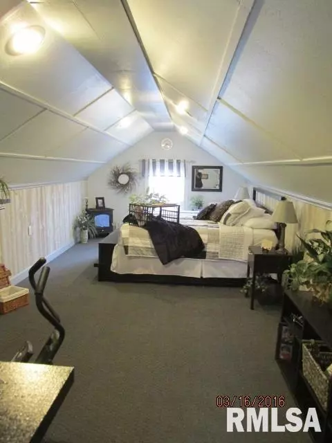 405 N Callender St, Eureka, IL 61530 photo 9