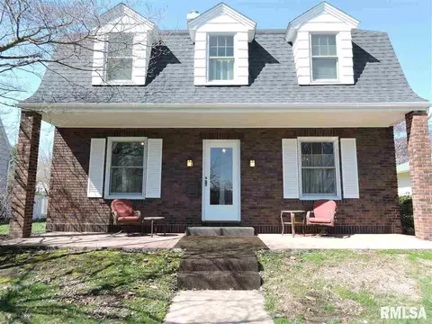 432 S Edwards St, Macomb, IL 61455 photo 3
