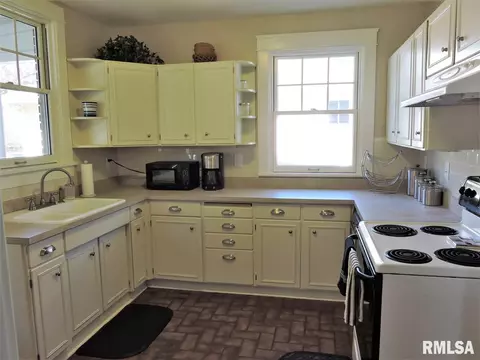 432 S Edwards St, Macomb, IL 61455 photo 13