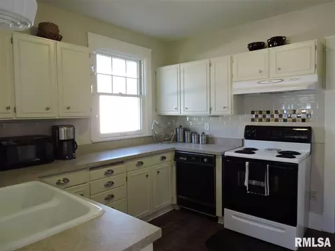 432 S Edwards St, Macomb, IL 61455 photo 15