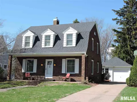 432 S Edwards St, Macomb, IL 61455 photo 2