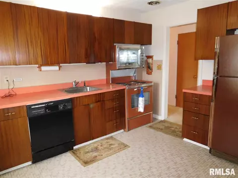 1204 Eagle Ave, Washington, IL 61571 photo 6