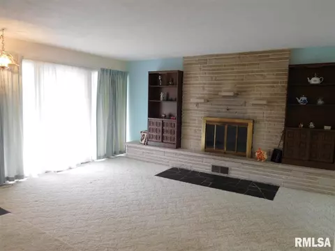 1204 Eagle Ave, Washington, IL 61571 photo 2