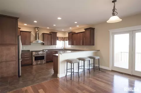 9 Cobblestone Way, Eureka, IL 61530 photo 3