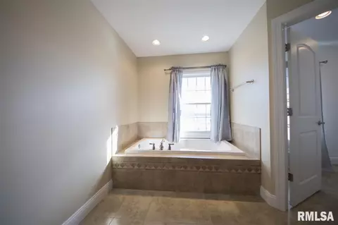 9 Cobblestone Way, Eureka, IL 61530 photo 6