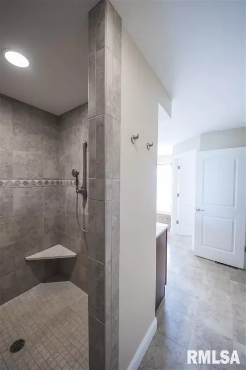 9 Cobblestone Way, Eureka, IL 61530 photo 21