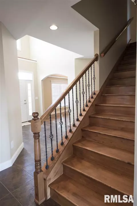 9 Cobblestone Way, Eureka, IL 61530 photo 5