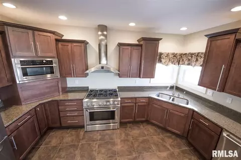 9 Cobblestone Way, Eureka, IL 61530 photo 10