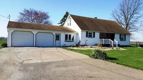 855 Main, Fairview, IL 61432 photo 1