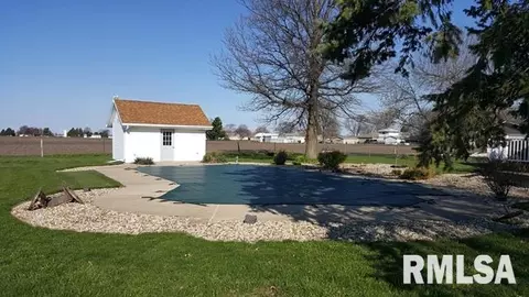 855 Main, Fairview, IL 61432 photo 5