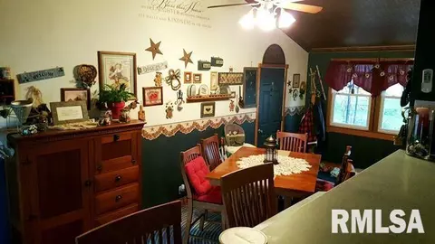 855 Main, Fairview, IL 61432 photo 11
