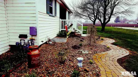 855 Main, Fairview, IL 61432 photo 9