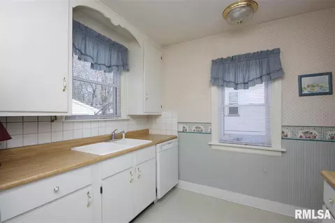 1003 E Willcox Ave, Peoria, IL 61603 photo 9