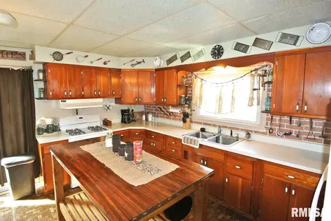 2000 Edgewater Dr, Pekin, IL 61554 photo 24