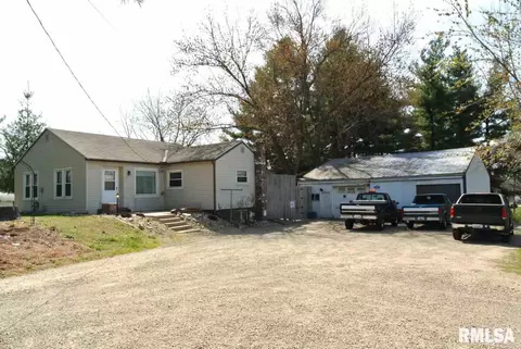 2000 Edgewater Dr, Pekin, IL 61554 photo 1