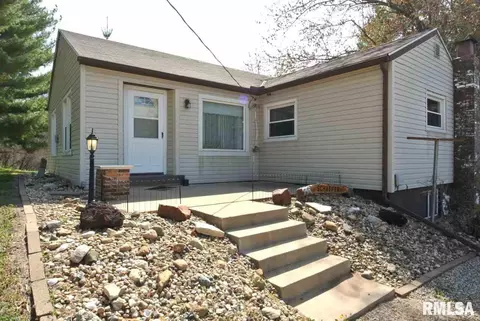 2000 Edgewater Dr, Pekin, IL 61554 photo 3