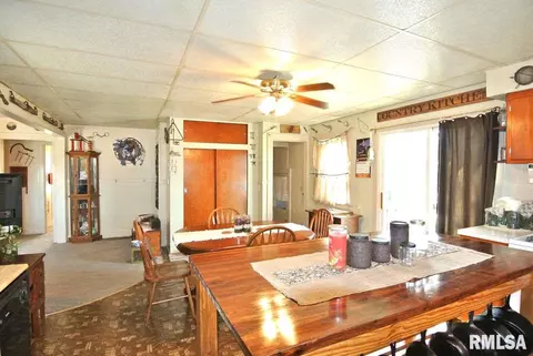 2000 Edgewater Dr, Pekin, IL 61554 photo 25