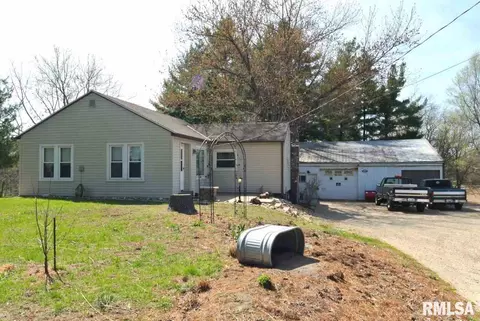 2000 Edgewater Dr, Pekin, IL 61554 photo 4