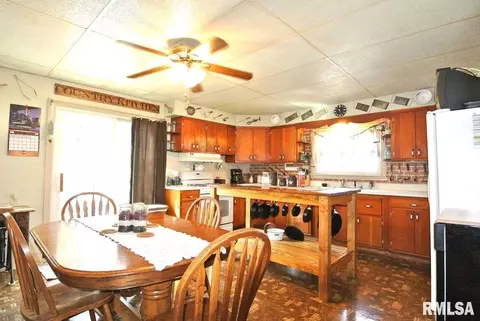2000 Edgewater Dr, Pekin, IL 61554 photo 23