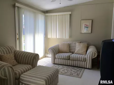 705 E Franklin St, Macomb, IL 61455 photo 6