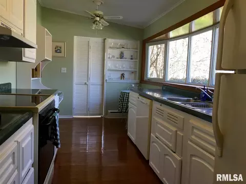 705 E Franklin St, Macomb, IL 61455 photo 9