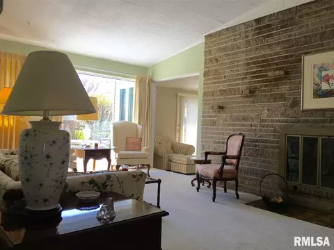 705 E Franklin St, Macomb, IL 61455 photo 3