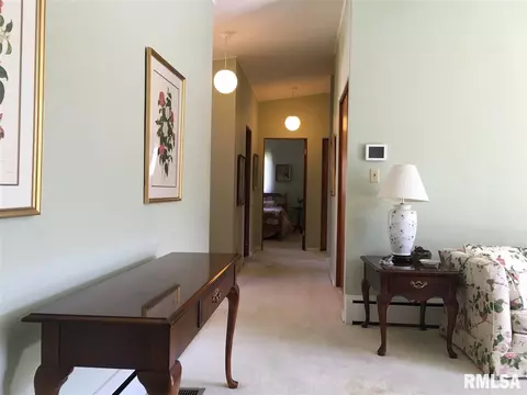 705 E Franklin St, Macomb, IL 61455 photo 2