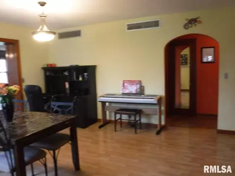 301 E Nichols St, Secor, IL 61771 photo 2