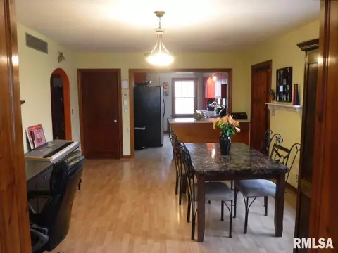 301 E Nichols St, Secor, IL 61771 photo 9