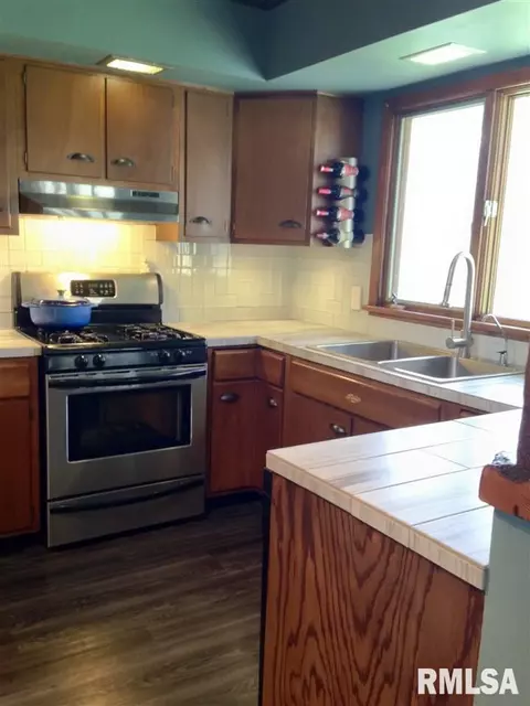 402 Highview, Eureka, IL 61530 photo 6