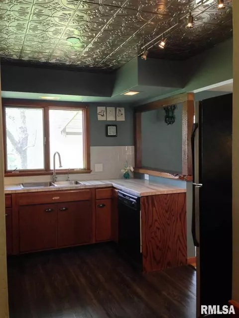 402 Highview, Eureka, IL 61530 photo 5