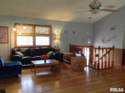402 Highview, Eureka, IL 61530 photo 12