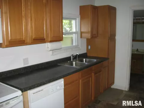 526 S Mcarthur St, Macomb, IL 61455 photo 4