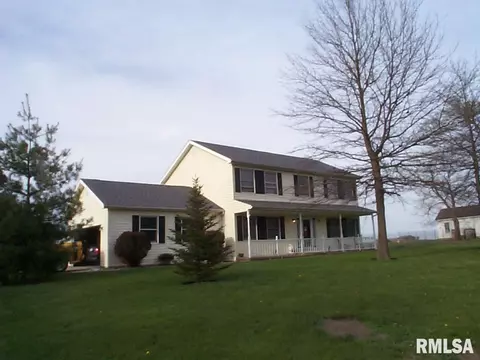 214 E State St, Washburn, IL 61570 photo 2