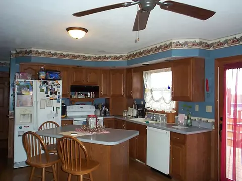 214 E State St, Washburn, IL 61570 photo 5