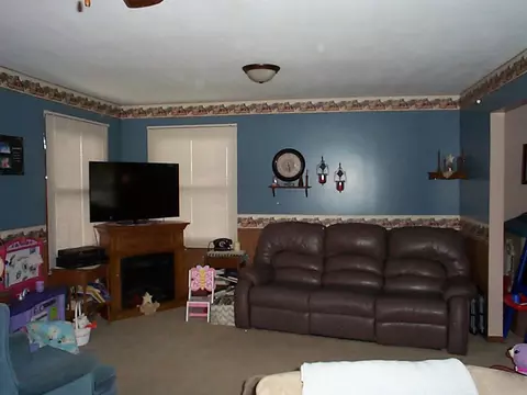 214 E State St, Washburn, IL 61570 photo 4