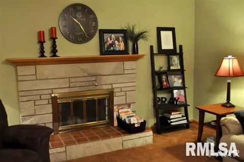 512 W Maple Dr, Eureka, IL 61530 photo 5