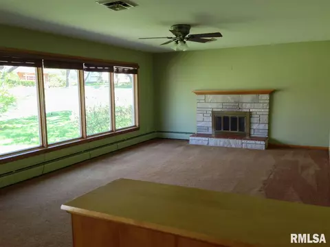 512 W Maple Dr, Eureka, IL 61530 photo 6