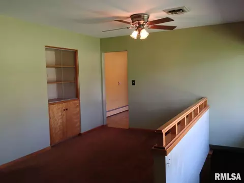 512 W Maple Dr, Eureka, IL 61530 photo 9