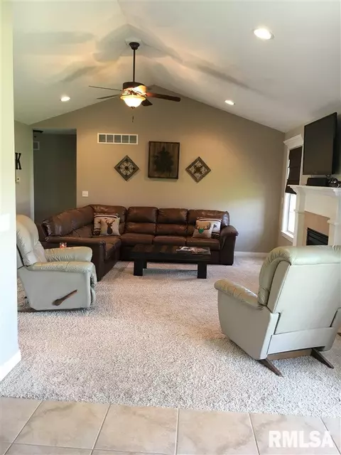 1429 Willow Dr, Washington, IL 61571 photo 8